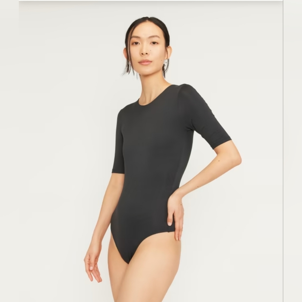 Everlane Short-Sleeve Crew Neck Bodysuit (thong) in black, size XL